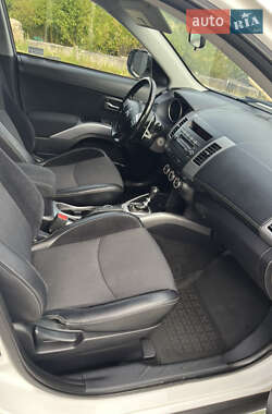 Внедорожник / Кроссовер Mitsubishi Outlander 2010 в 