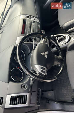 Внедорожник / Кроссовер Mitsubishi Outlander 2010 в 