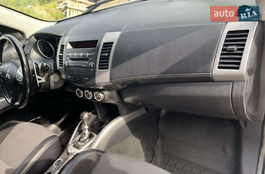Внедорожник / Кроссовер Mitsubishi Outlander 2010 в 