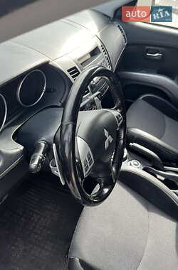 Внедорожник / Кроссовер Mitsubishi Outlander 2010 в 