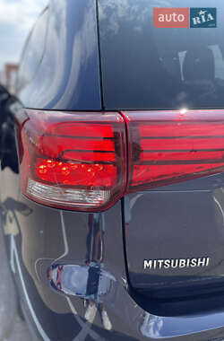 Внедорожник / Кроссовер Mitsubishi Outlander 2019 в 