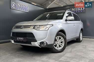 Позашляховик / Кросовер Mitsubishi Outlander 2015 в Києві