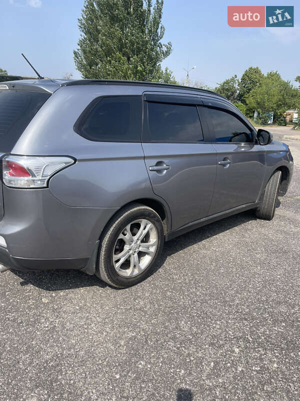 Внедорожник / Кроссовер Mitsubishi Outlander 2012 в Славянске