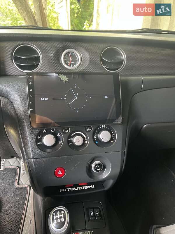 Позашляховик / Кросовер Mitsubishi Outlander 2004 в Харкові