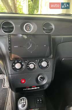 Внедорожник / Кроссовер Mitsubishi Outlander 2004 в 