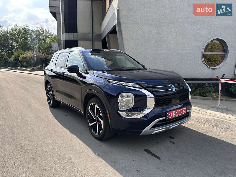 Внедорожник / Кроссовер Mitsubishi Outlander 2022 в Запорожье