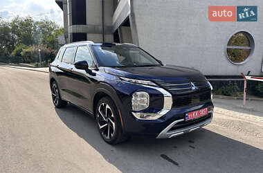 Внедорожник / Кроссовер Mitsubishi Outlander 2022 в 