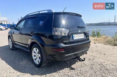 Внедорожник / Кроссовер Mitsubishi Outlander 2010 в 