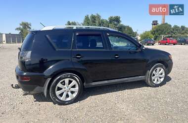 Внедорожник / Кроссовер Mitsubishi Outlander 2010 в 