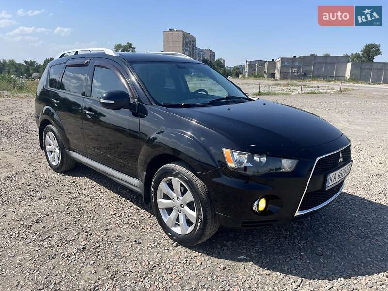Внедорожник / Кроссовер Mitsubishi Outlander 2010 в 