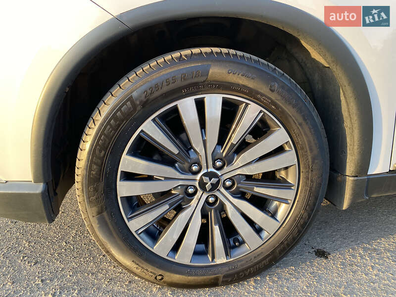 Внедорожник / Кроссовер Mitsubishi Outlander 2019 в Киеве