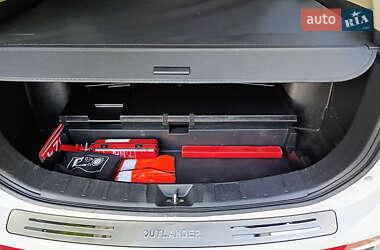 Внедорожник / Кроссовер Mitsubishi Outlander 2013 в 