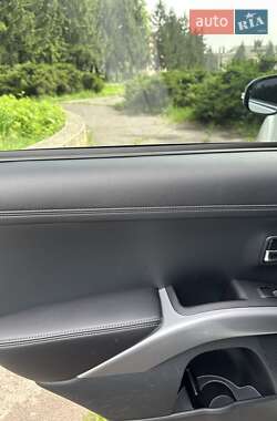 Внедорожник / Кроссовер Mitsubishi Outlander 2011 в 