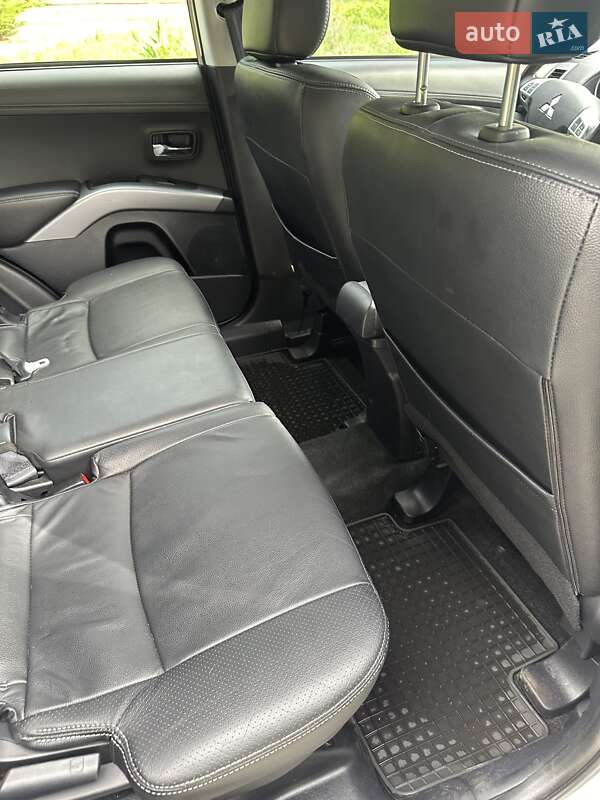 Внедорожник / Кроссовер Mitsubishi Outlander 2011 в Кривом Роге