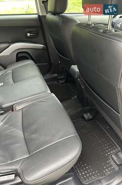 Внедорожник / Кроссовер Mitsubishi Outlander 2011 в 