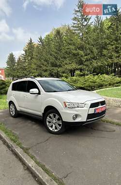 Внедорожник / Кроссовер Mitsubishi Outlander 2011 в 