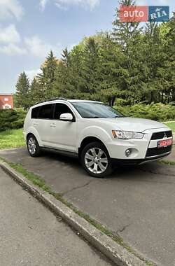 Внедорожник / Кроссовер Mitsubishi Outlander 2011 в 