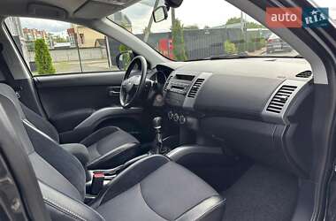 Внедорожник / Кроссовер Mitsubishi Outlander 2011 в 
