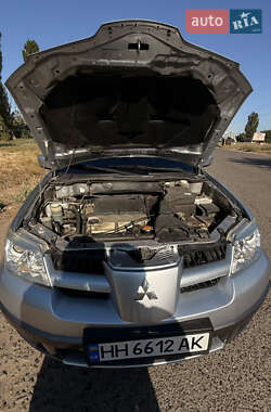 Внедорожник / Кроссовер Mitsubishi Outlander 2006 в 