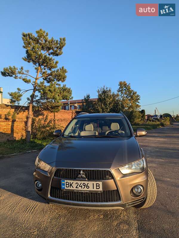 Mitsubishi Outlander 2011