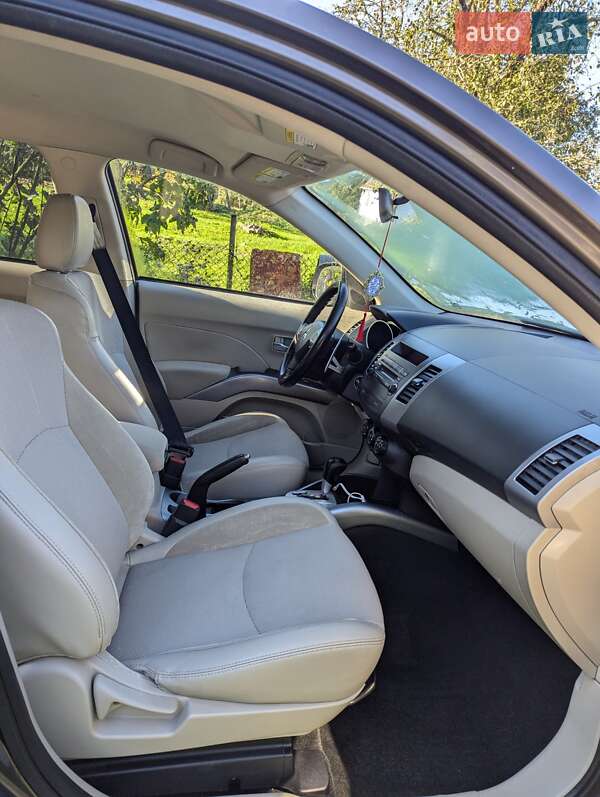 Внедорожник / Кроссовер Mitsubishi Outlander 2011 в Ровно фото 13 Внедорожник / Кроссовер Mitsubishi Outlander 2011 в Ровно