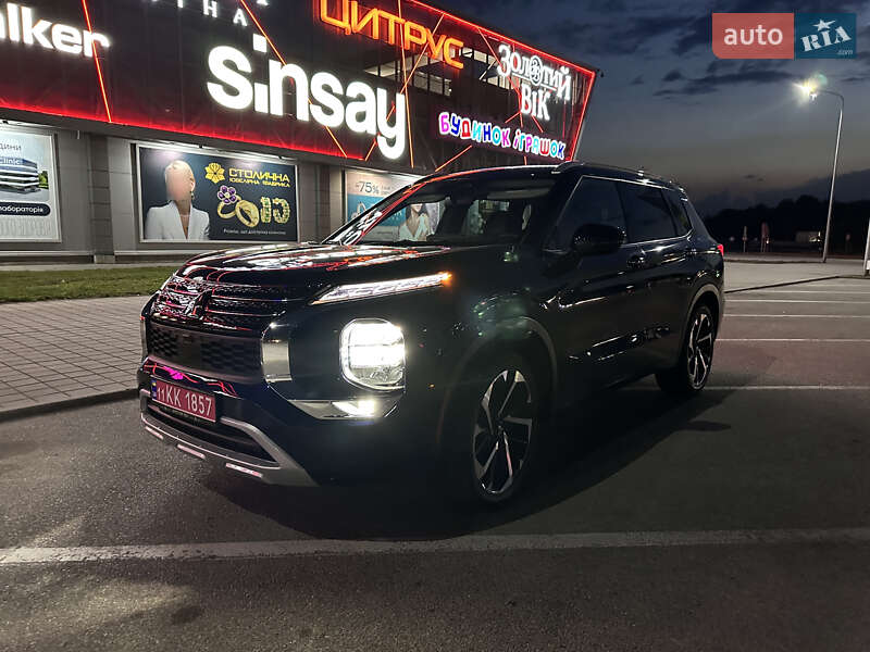 Внедорожник / Кроссовер Mitsubishi Outlander 2022 в Запорожье