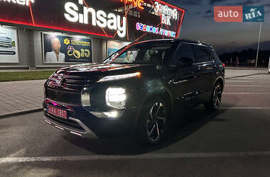 Внедорожник / Кроссовер Mitsubishi Outlander 2022 в 