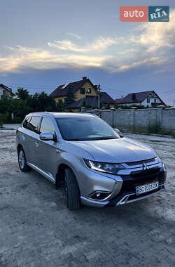 Внедорожник / Кроссовер Mitsubishi Outlander 2019 в 