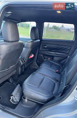 Внедорожник / Кроссовер Mitsubishi Outlander 2019 в 