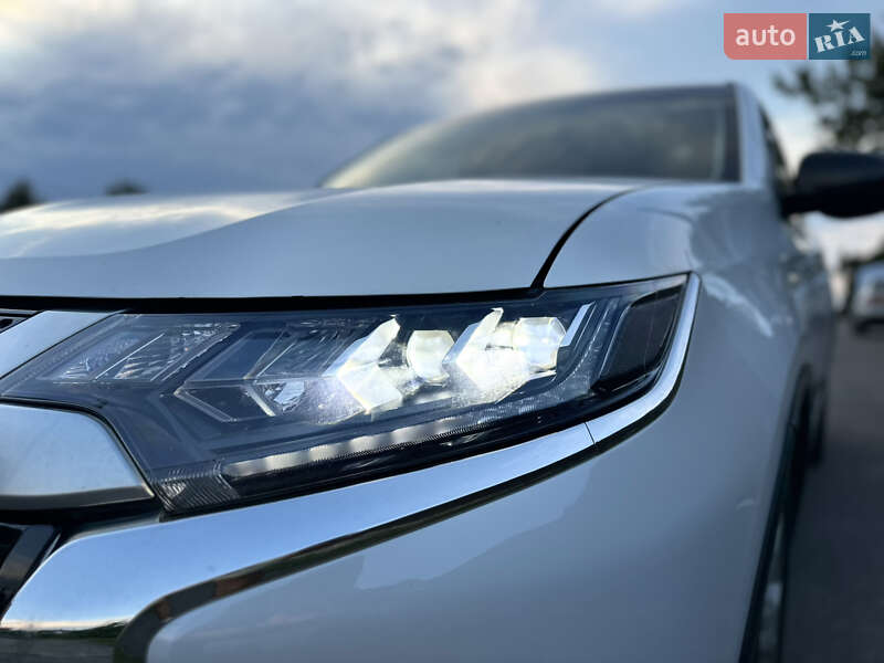 Позашляховик / Кросовер Mitsubishi Outlander 2017 в Рівному