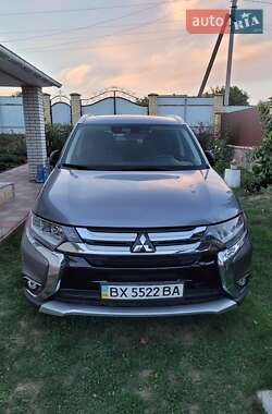 Внедорожник / Кроссовер Mitsubishi Outlander 2017 в Тростянце