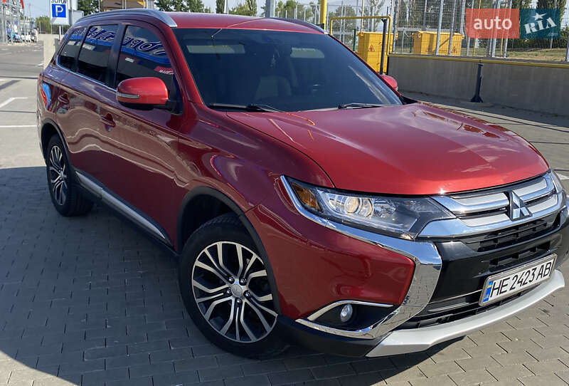 Позашляховик / Кросовер Mitsubishi Outlander 2017 в Первомайську