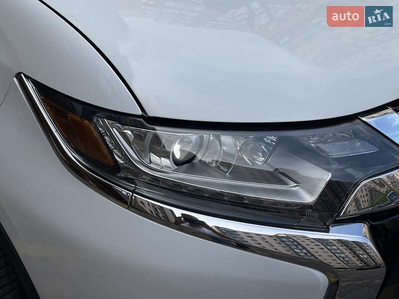 Позашляховик / Кросовер Mitsubishi Outlander 2015 в Вінниці