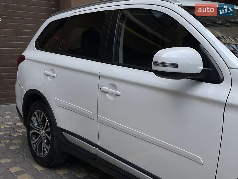 Позашляховик / Кросовер Mitsubishi Outlander 2015 в Вінниці