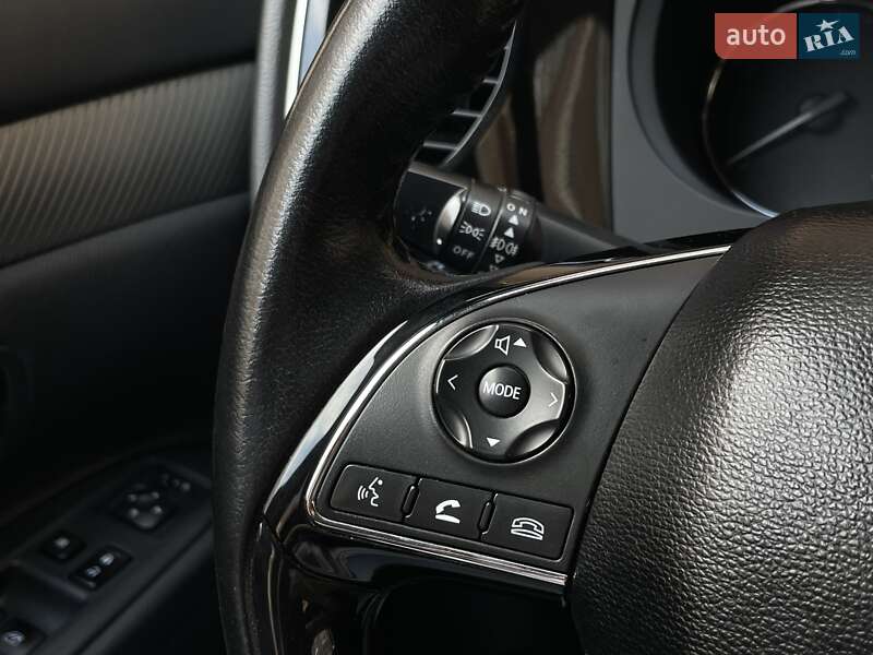 Позашляховик / Кросовер Mitsubishi Outlander 2015 в Вінниці