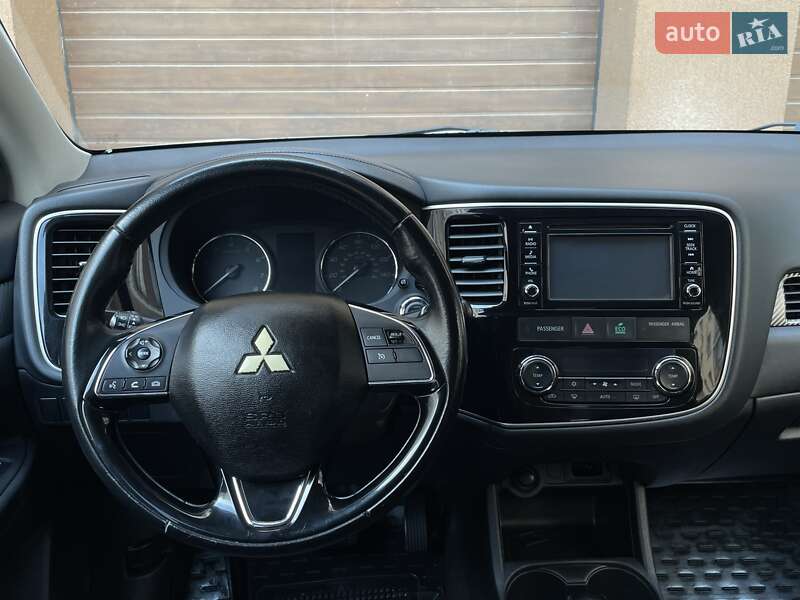 Позашляховик / Кросовер Mitsubishi Outlander 2015 в Вінниці