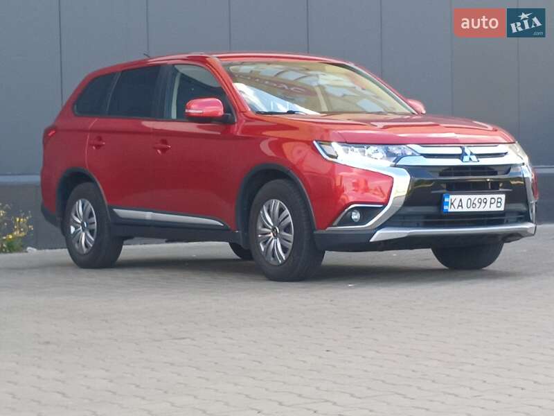 Внедорожник / Кроссовер Mitsubishi Outlander 2015 в Киеве