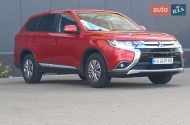 Внедорожник / Кроссовер Mitsubishi Outlander 2015 в 