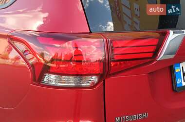 Внедорожник / Кроссовер Mitsubishi Outlander 2015 в 