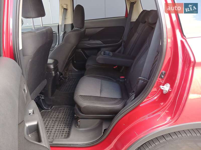 Внедорожник / Кроссовер Mitsubishi Outlander 2015 в Киеве