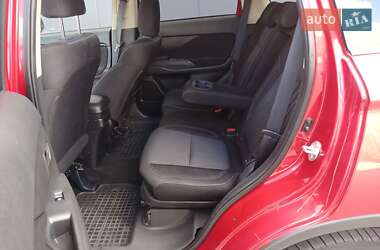 Внедорожник / Кроссовер Mitsubishi Outlander 2015 в 
