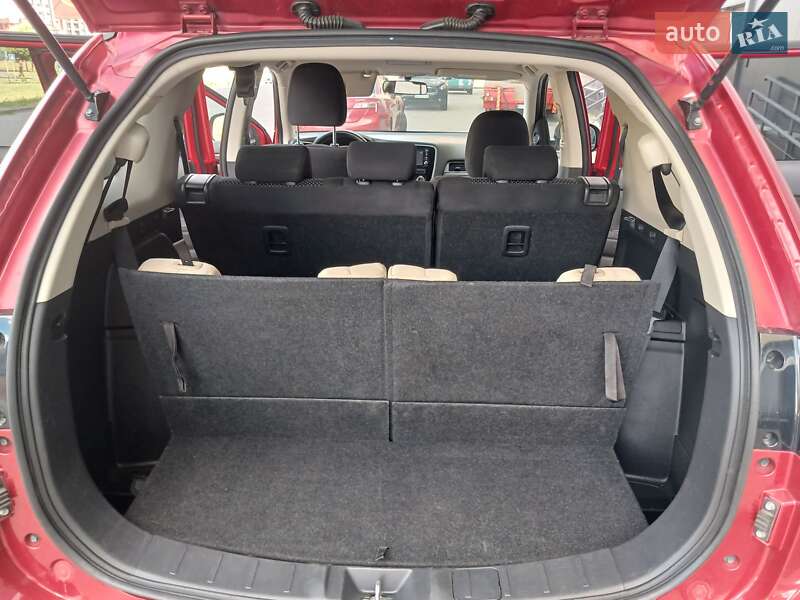 Внедорожник / Кроссовер Mitsubishi Outlander 2015 в Киеве