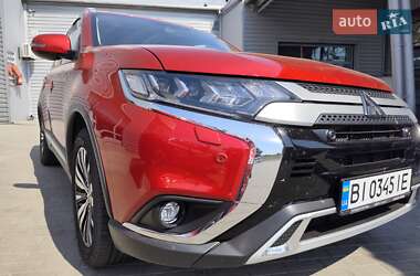 Внедорожник / Кроссовер Mitsubishi Outlander 2022 в 