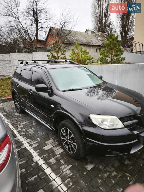 Внедорожник / Кроссовер Mitsubishi Outlander 2005 в 