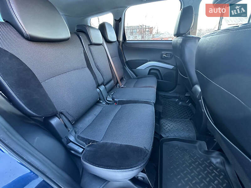 Позашляховик / Кросовер Mitsubishi Outlander 2010 в Києві