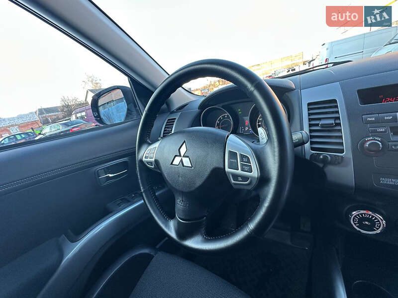 Позашляховик / Кросовер Mitsubishi Outlander 2010 в Києві