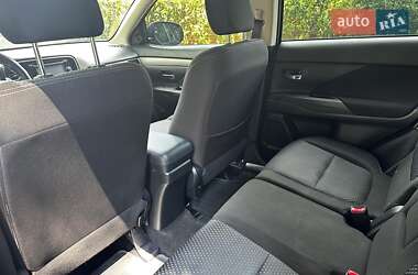 Внедорожник / Кроссовер Mitsubishi Outlander 2016 в 