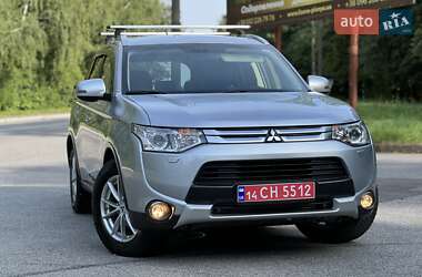 Внедорожник / Кроссовер Mitsubishi Outlander 2015 в 