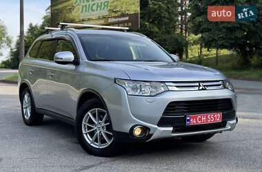 Внедорожник / Кроссовер Mitsubishi Outlander 2015 в 
