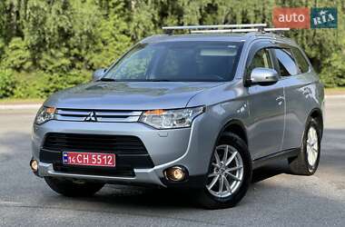 Внедорожник / Кроссовер Mitsubishi Outlander 2015 в 